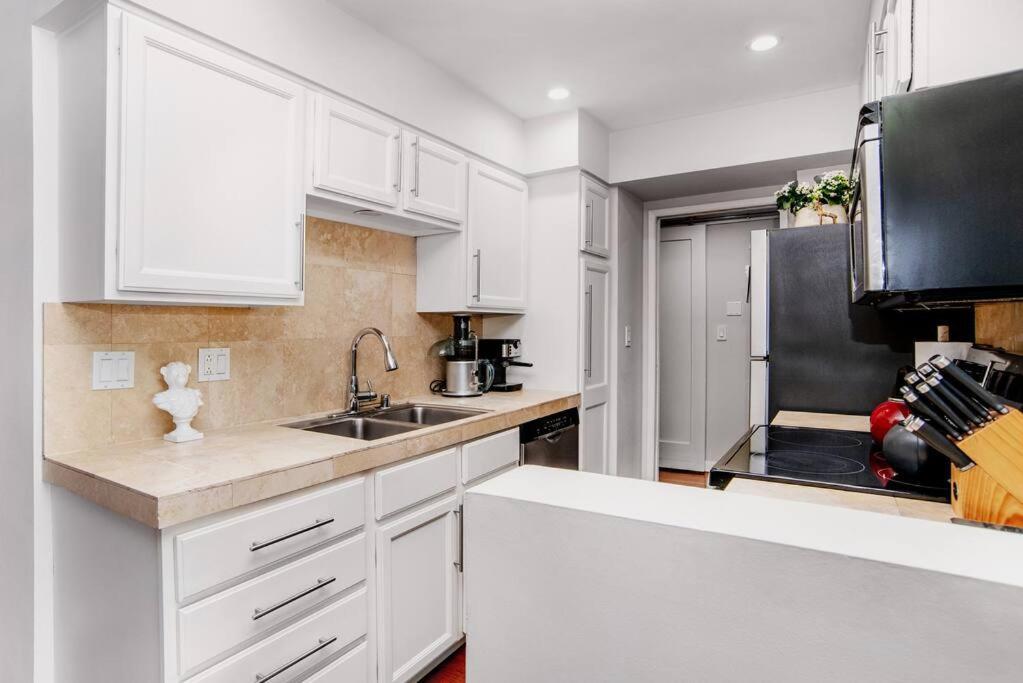 The Sunset Blvd Luxury High-rise, 180 City Views *